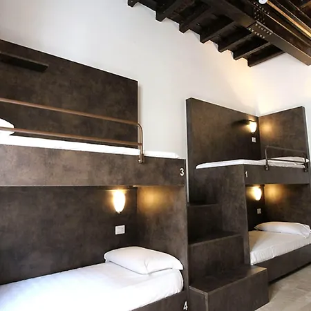 New Generation Center Hostal *