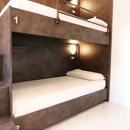 New Generation Center Hostal Roma