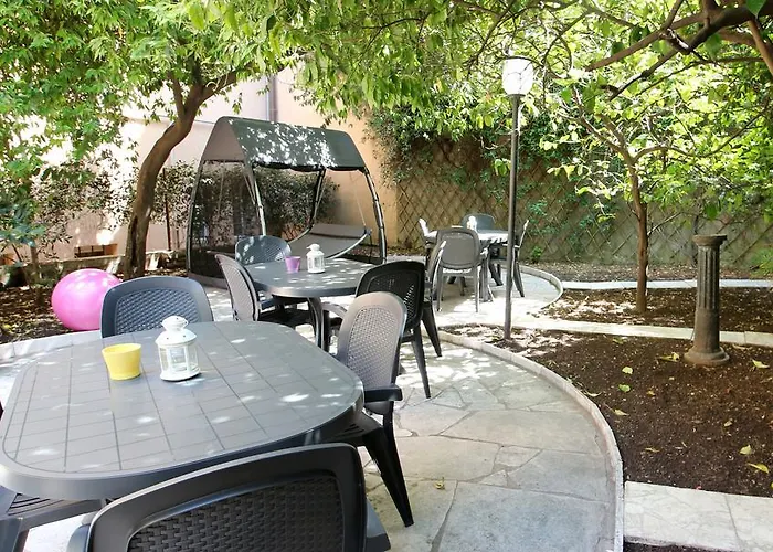 Albergue New Generation Center Roma